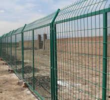 学校铁网围栏吃瓜,校园铁网围栏下的“吃瓜”趣事